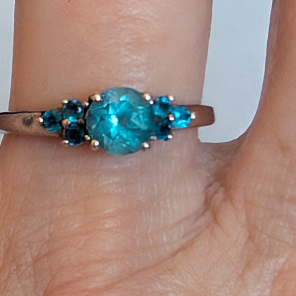 Pariba and neon apatite ring